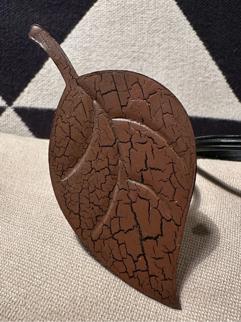 Metal • set of four Fall napkin rings • leaves